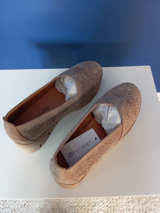 Beżowe lekkie buty