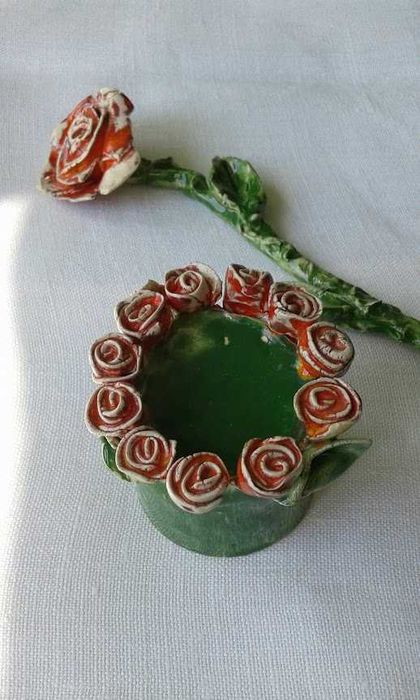 Ceramiczna róża i świecznik - ozdoby