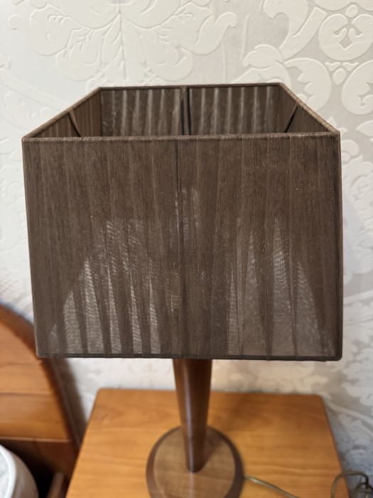 Candeeiro pe em madeiro