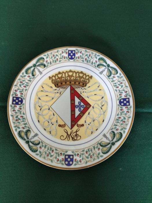 Conjunto de 3 pratos da família real Portuguesa