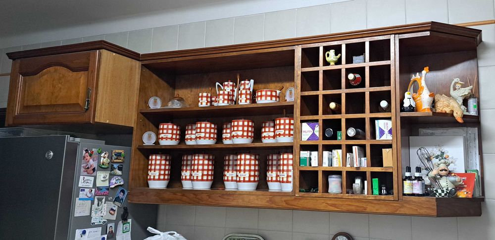 Móveis de cozinha em madeira