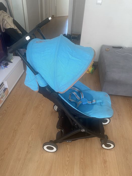 Carrinho pra bebe e compacto para transportar