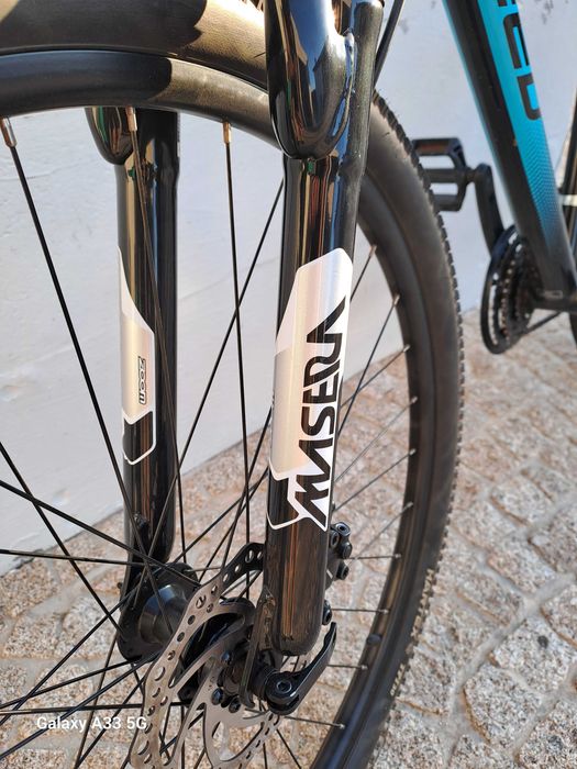Bicicleta de montanha como nova