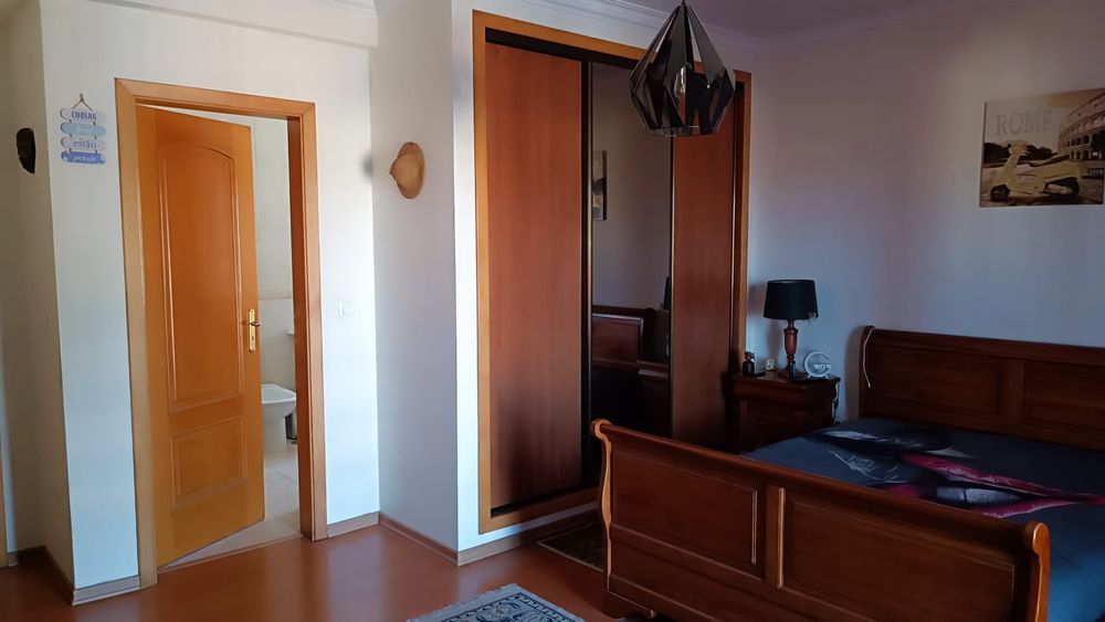 Quarto em Moradia
