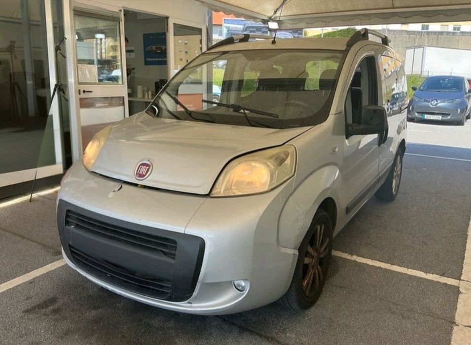 Fiat Fiorino 2014 Multijet 5 lugares 159.400 km, tem um toque á frente (Iva Dedutível) Leia descrição