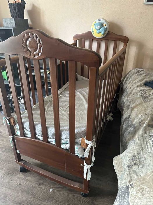 Ліжечко дітяче Верес + комод (дерево) у гарному стані + подарунок