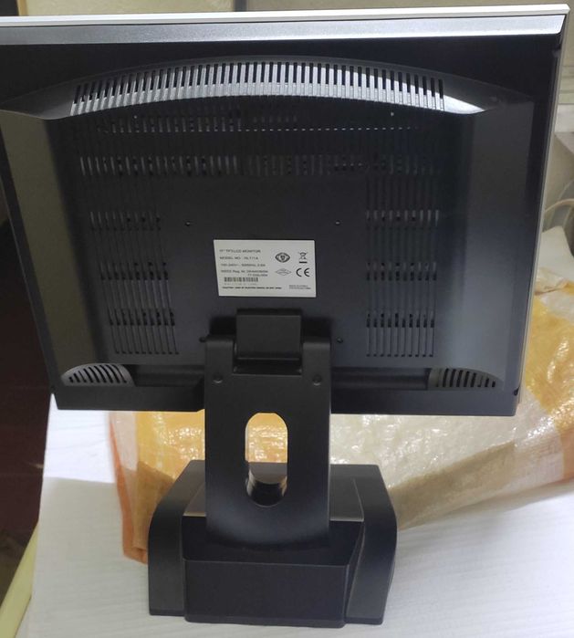 Monitor 17'' e teclado deluxe