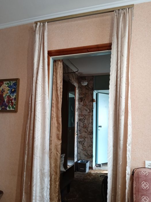 Два карниза со шторами