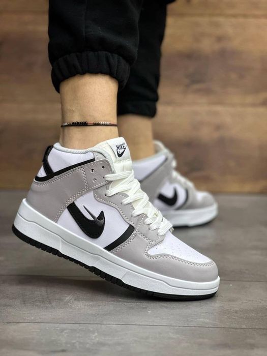 Распродажа  Кросівки NIKE дитячі , підліткові на на дівчинку