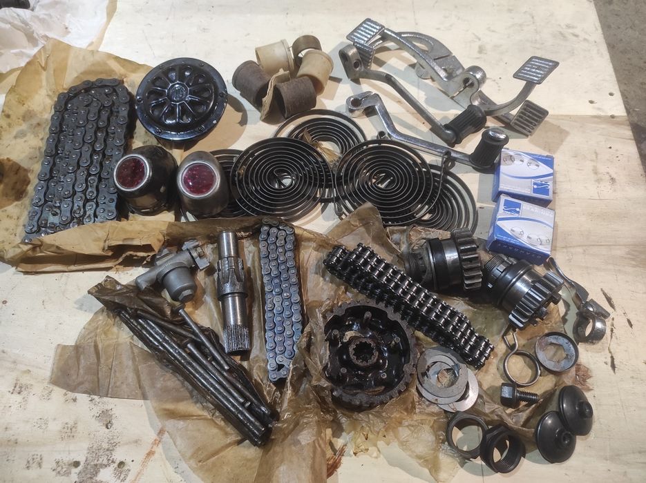 Osłony boczne pokrywy gaźnik Iż 56 Planeta