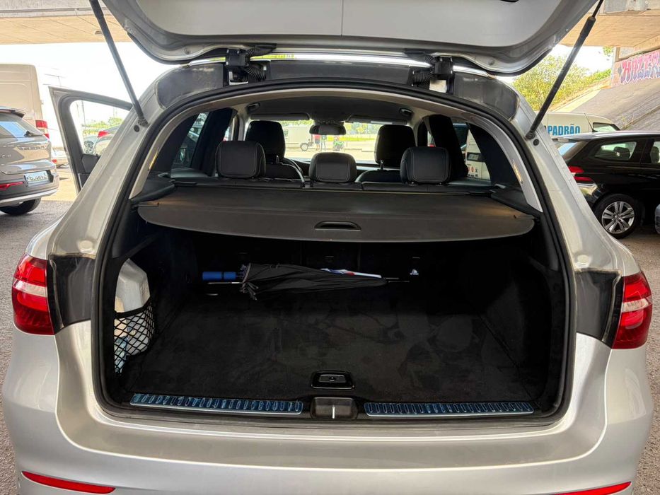 Mercedes-Benz GLC 220d 4 Matic - AMG Line - Jantes de 19" Polegadas.