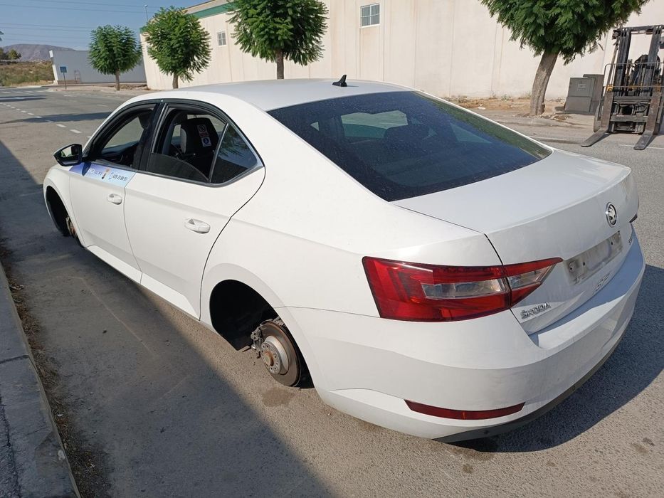 Sistema De Áudio Rádio Cd Skoda Superb Berlina 3V3
