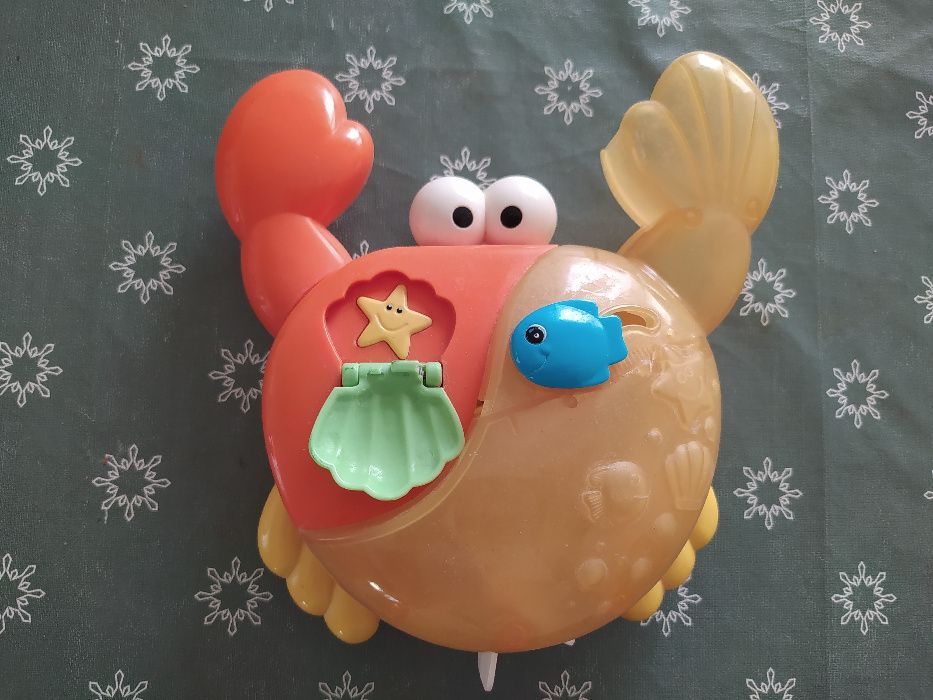 Mesa de actividades Faisca Mcqueen e brinquedos diversos