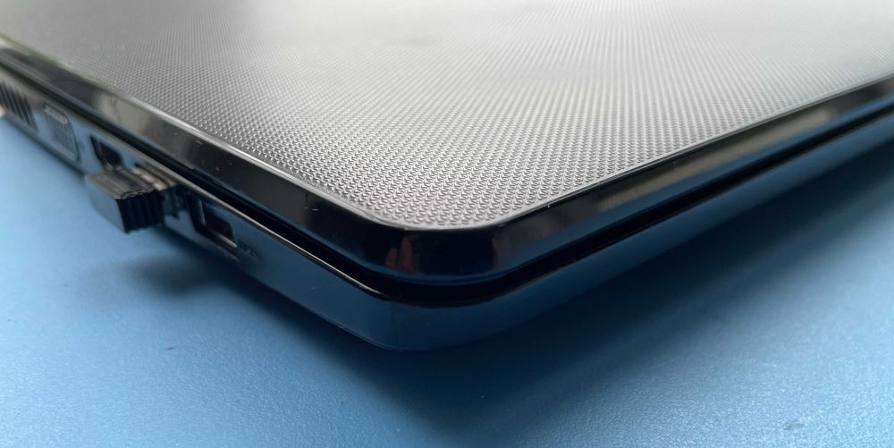 Dell Vostro 15" 3568 i5_7200U 2.50GHz 16GB DDR4 SSD 256GB Win10 Pro