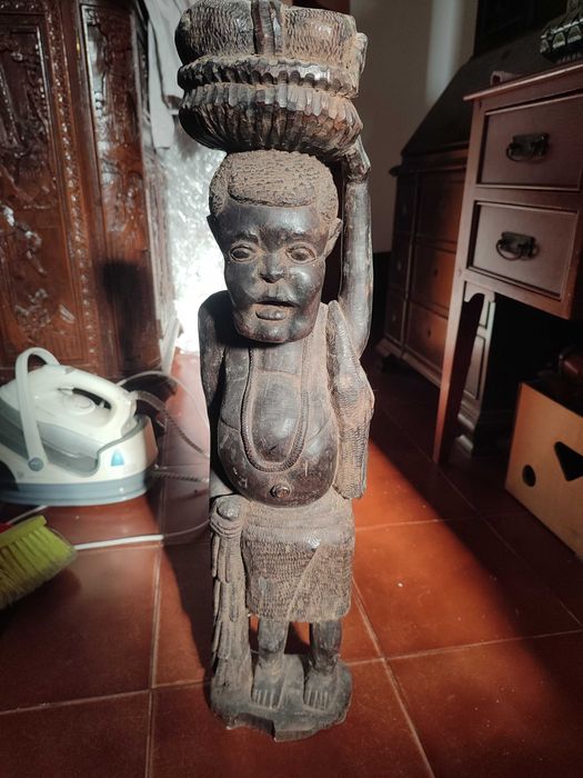 Figura africana pau preto