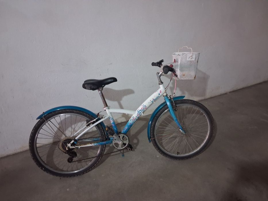 Vendo bicicleta  menina  b'twin