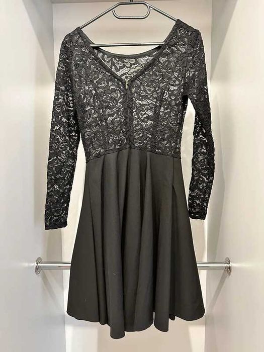 Czarna sukienka z koronką