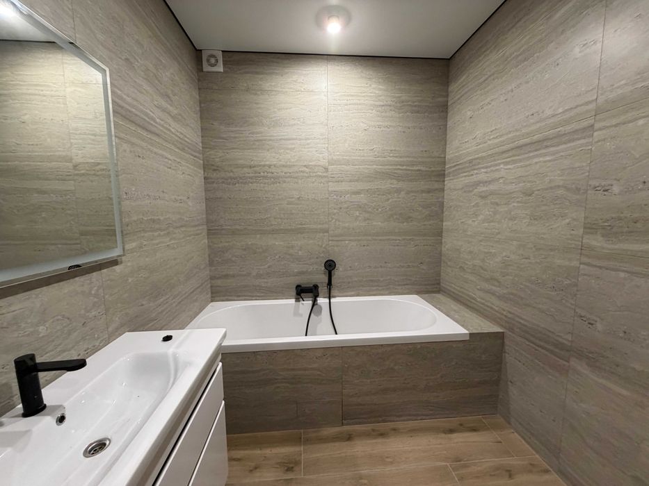 Шикарний будинок на 15 сотках, з ремонтом, з виходом в ліс! з підвалом