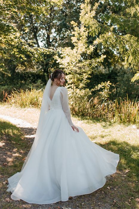 Весільна ніжна сукня