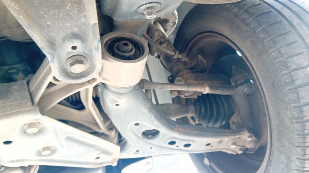Braço de suspensão frente direito VOLKSWAGEN Polo (9N)