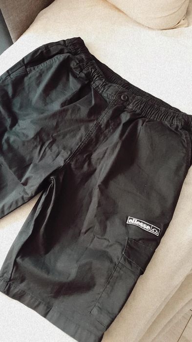 Nowe czarne męskie spodenki cargo Ellesse 40 L