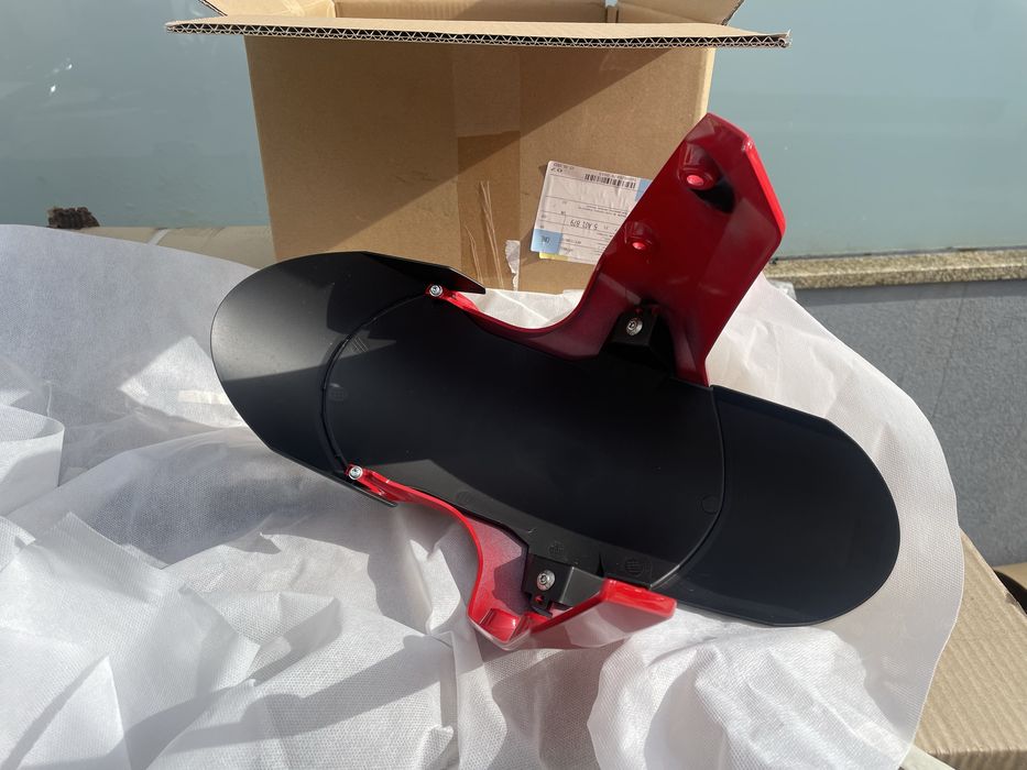 Bmw s 1000 xr ( guarda - lamas novo ) e tampas  laterais BMW