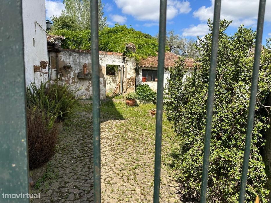 Quintinha T5 com Terreno de 20.615 m² em Dois Portos