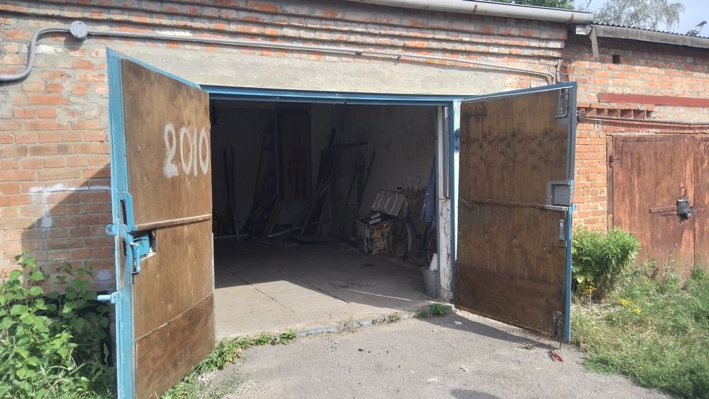 Гараж капітальний з підвалом, оглядовою ямою, бетонним перекриттям