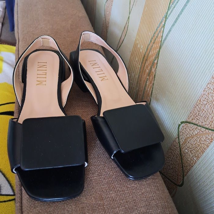 Шкіряні босоніжки 37 розміру