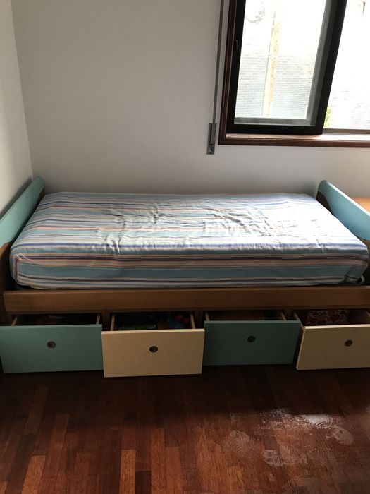 Quarto criança com gavetões