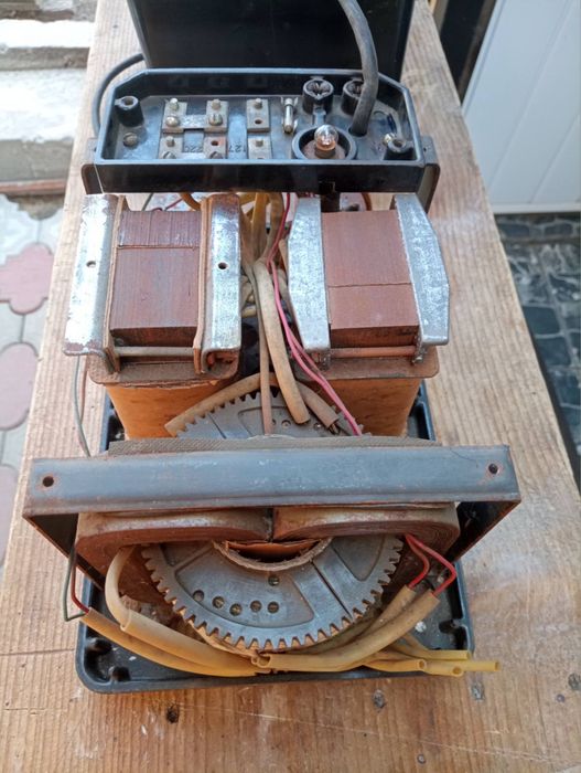 Стабілізатор напруги 200 V, 200 Вт