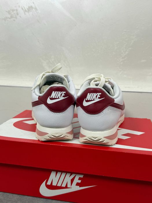 Damskie buty Nike sportswear cortez biało burgundowe DN 1791