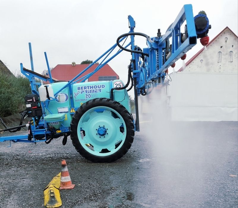 Opryskiwacz Berthoud Primer plus 15m/12m 2000l Filmy z pracy 2011r