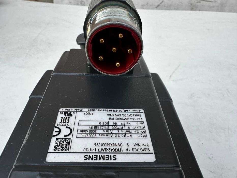 Siemens SIMOTICS S-1FK7 synchronous motor 1fk7042-2af71-1rb0