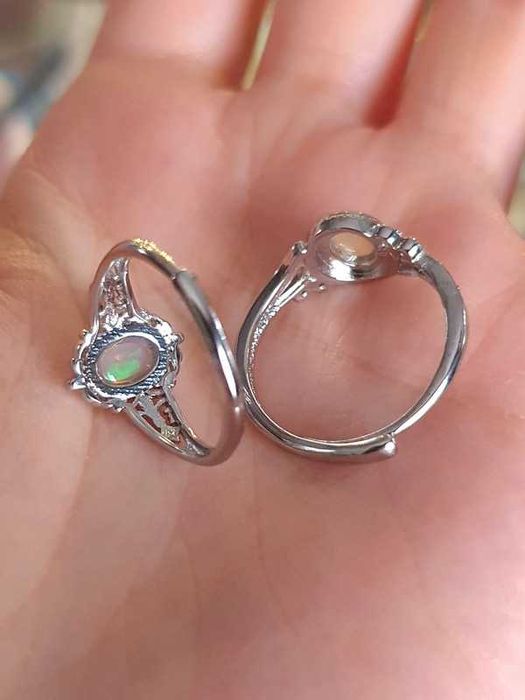 Anel com opala preciosa multicolor da Etiópia, ajustável