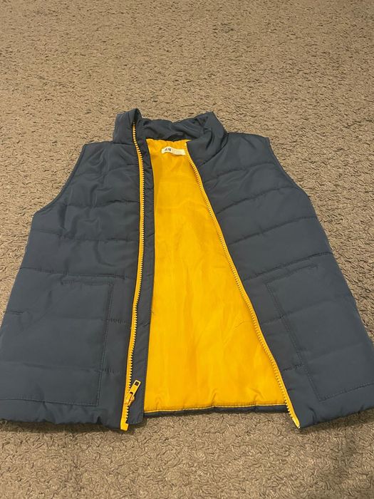 Chłopięcy bezrękawnik H&M, rozm. 128 cm