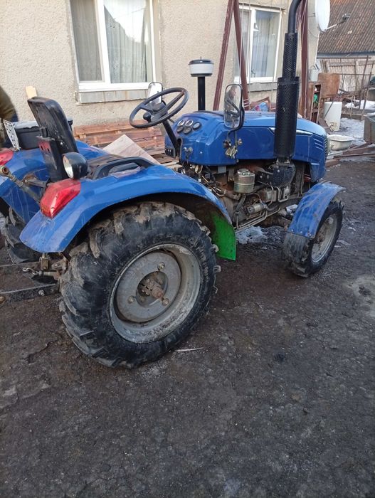 Продам трактор ,відмінному стані все працює ,.нова резина перед зад .