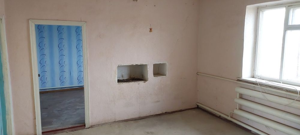 Продаж будинку в селі.