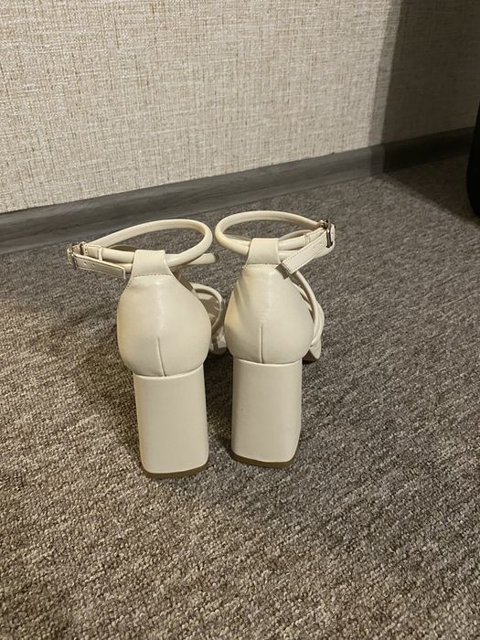 Жіноче взуття на підборах