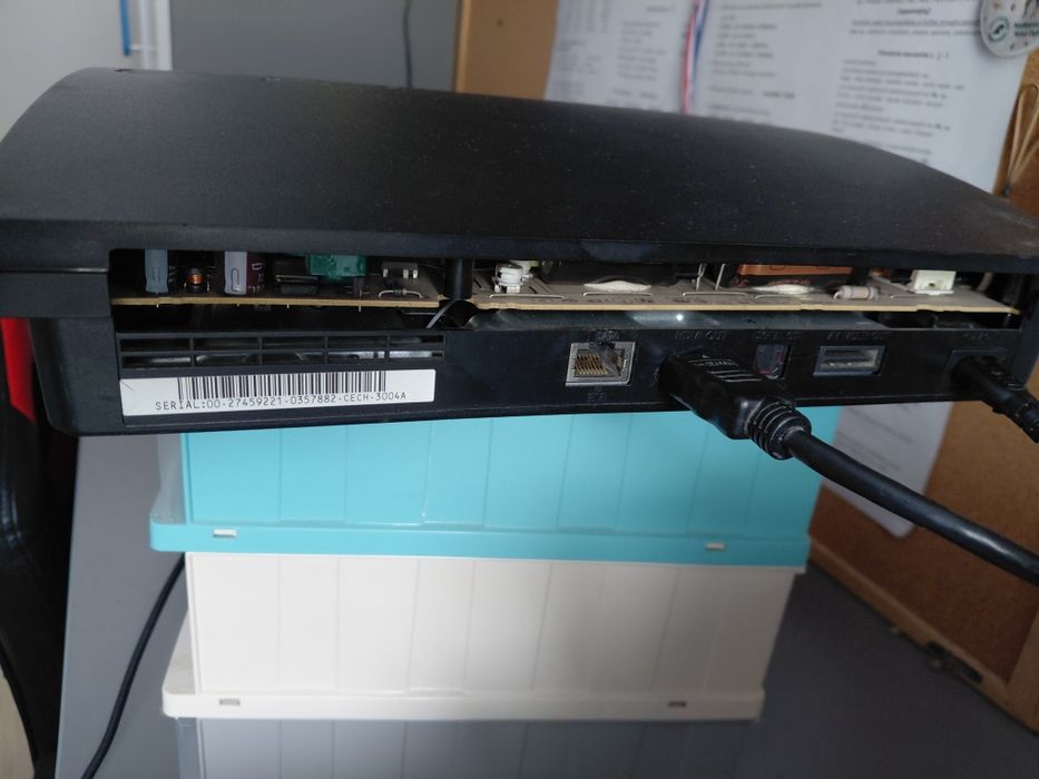 PS3 Slim 500 GB – uszkodzona (przegrzewa się)