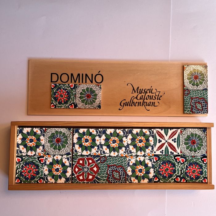Dominó madeira vintage Museu Gulbenkian Cerâmica Iznik