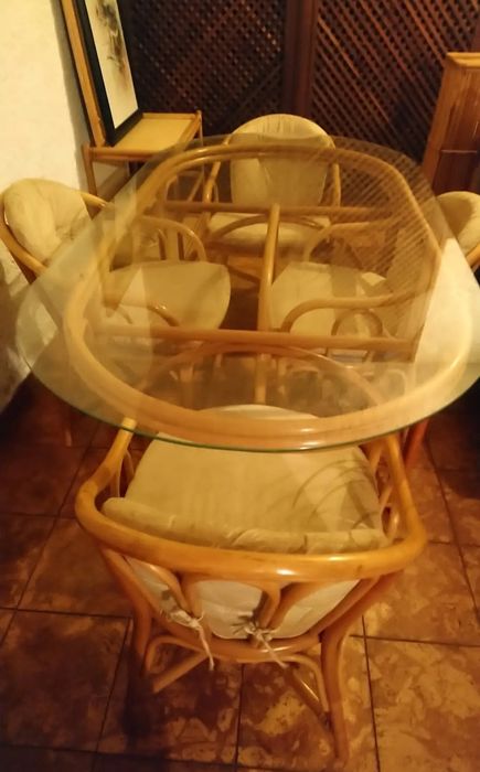 Mesa + 4 cadeiras em vime/bambu