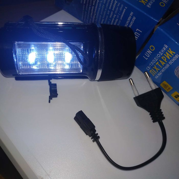 Светодиодный LED аккумуляторный ручной фонарь с магнитом