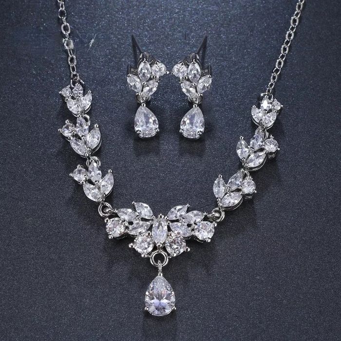 Nowy srebrny komplet biżuterii wieczorowej z cyrkoniami