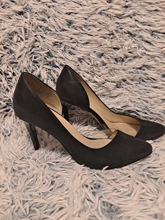 czarne szpilki zgrabne