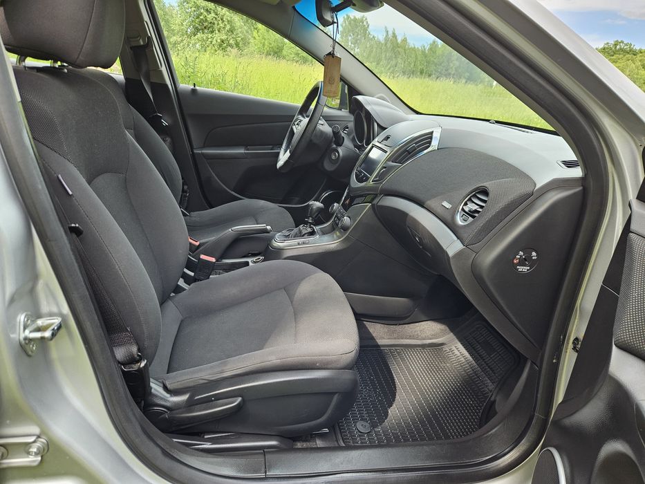 Chevrolet Cruze 2013  рік 1.7 дизель для військових