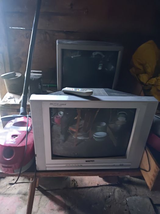 Телевізори,пілесос,диван