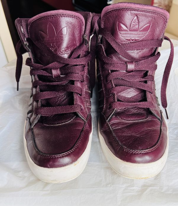 Продам кроссовки Adidas оригинальные.