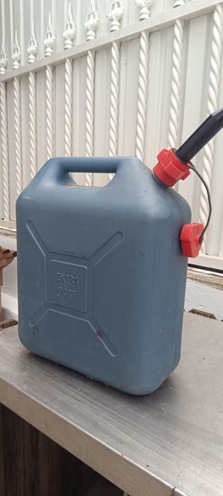 Depósitos e jerricans em plastico para liquidos