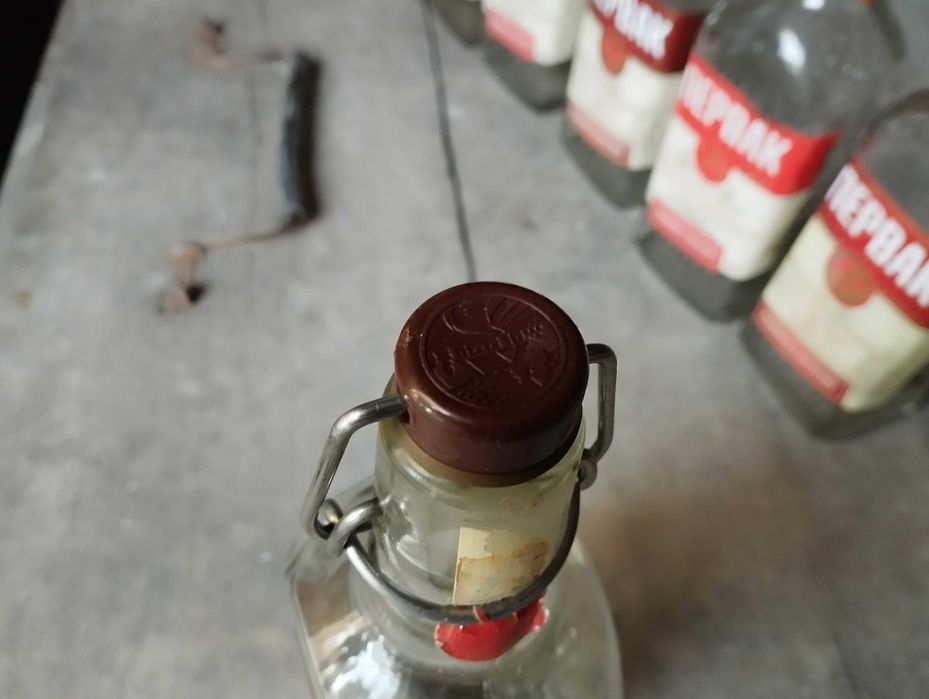 Бутика пляшка бутылка с крышкой тара скло напитки напої з градусом